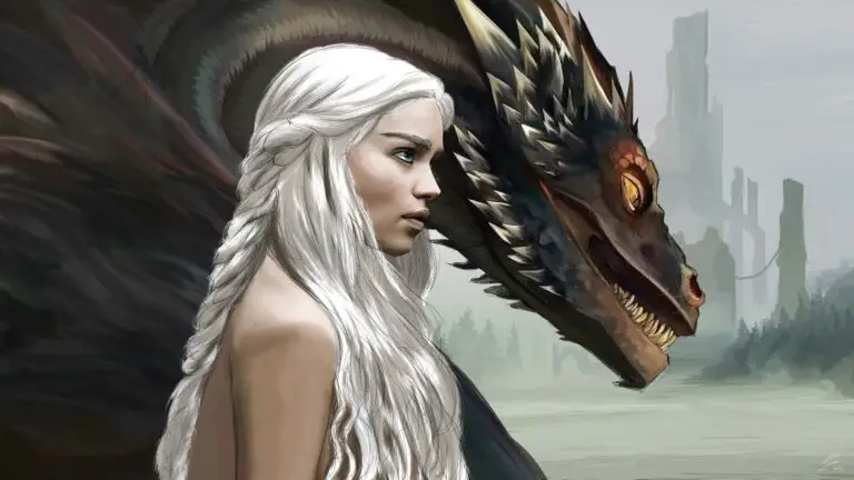 Peinture numérique au format panoramique 90×50 cm, Daenerys Targaryen de profil-trois-quarts, longue chevelure platine en tresses dothraki, regard bleu glacé tourné vers le spectateur, croisée avec la tête de Drogon aux écailles cuivrées et œil ambre, queue du dragon formant une arche protectrice au-dessus, ruines brumeuses au crépuscule en arrière-plan.