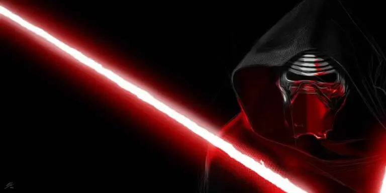 Peinture numérique au format panoramique 90×45 cm représentant Kylo Ren de Star Wars Le Réveil de la Force, casque chromé argent à visière barrée sous capuche noire à droite du cadre, son sabre laser cruciforme à crossguards traversant toute la composition en diagonale rouge incandescente, fond noir absolu, reflets rouges sur le métal du casque.