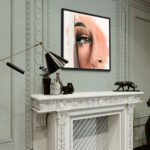 Portrait numérique abouti de l'œil noisette de Kate Moss avec un maquillage smoky, style Katopunk. Impression d'art sur Dibond mat et caisse américaine.