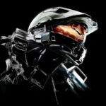 Peinture numérique au style esquissé et nerveux représentant le casque du Master Chief de Halo sur fond noir.