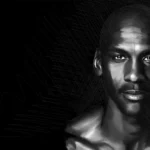 Portrait numérique abouti en noir et blanc de Michael Jordan, regard direct et léger sourire, crâne chauve, boucle d'oreille diamant et tatouage Chicago Bulls visible sur l'épaule gauche, fond noir aux motifs graphiques ondulés.