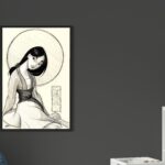 Mise en situation du tableau 'Mulan' de Jocelyn Bouget, un croquis numérique abouti avec caisse américaine noire.