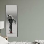 Peinture numérique réaliste d'une femme de dos en lingerie, penchée, avec des talons aiguilles à semelles rouges. Art glamour sur Dibon mat.