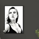 Dessin Scarlett, portrait numérique réaliste en noir et blanc de Scarlett Johansson, impression d'art sur Dibon finition mate par Jocelyn Bouget.